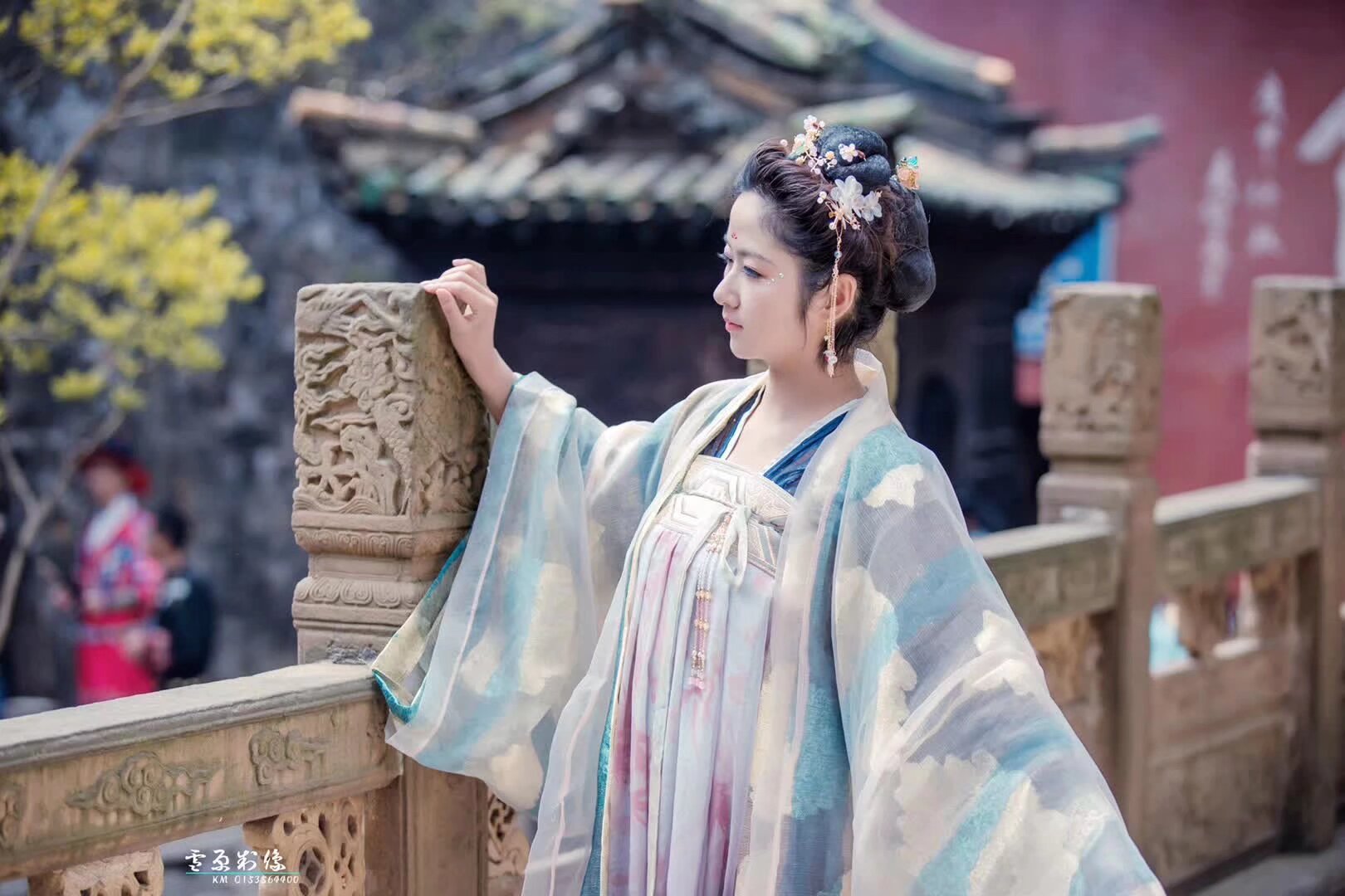 2019年5月1日99世博會 1234日 穿汉服都可以进入 邀請全國同袍參加 漢服巡遊 所有穿漢服的地球人都可以免票進入99世博會 最后一轮报名 扫码入群 雅集和文艺演出需要大量有才艺的小姐姐 和主持人 演出时间 一日下午和二号早上 扫文艺演出的群