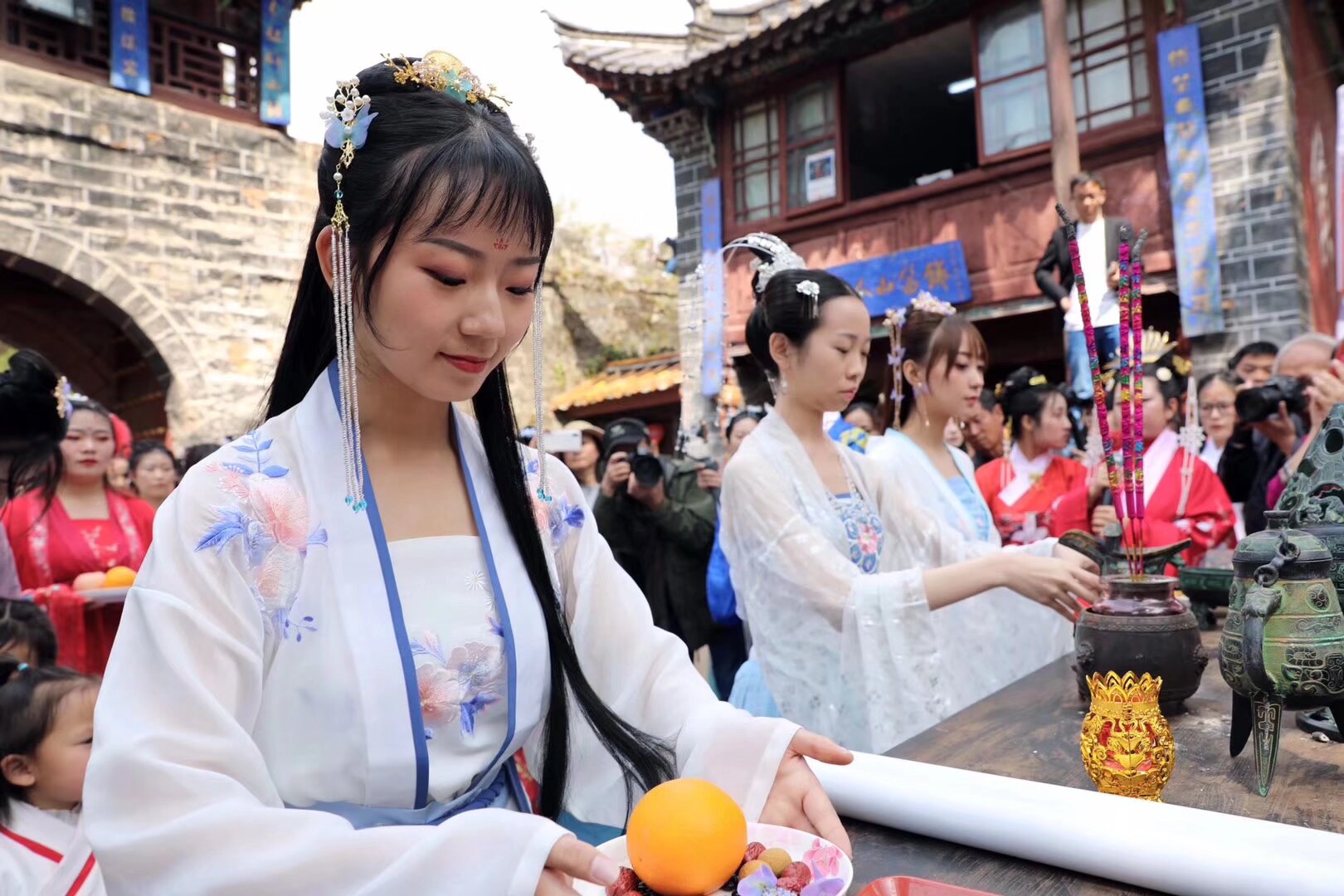 参加花朝节的各位宝宝 把照片打包发给我，邮件 liudan@ioiot.io 或者 QQ 860091991 或者一张一张发微信，打包的渣渣都要 修好没修好都要 哈哈哈哈