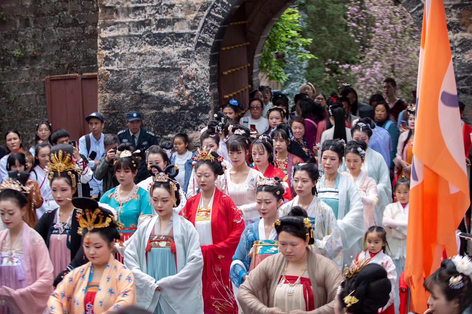 参加花朝节的各位宝宝 把照片打包发给我，邮件 liudan@ioiot.io 或者 QQ 860091991 或者一张一张发微信，打包的渣渣都要 修好没修好都要 哈哈哈哈