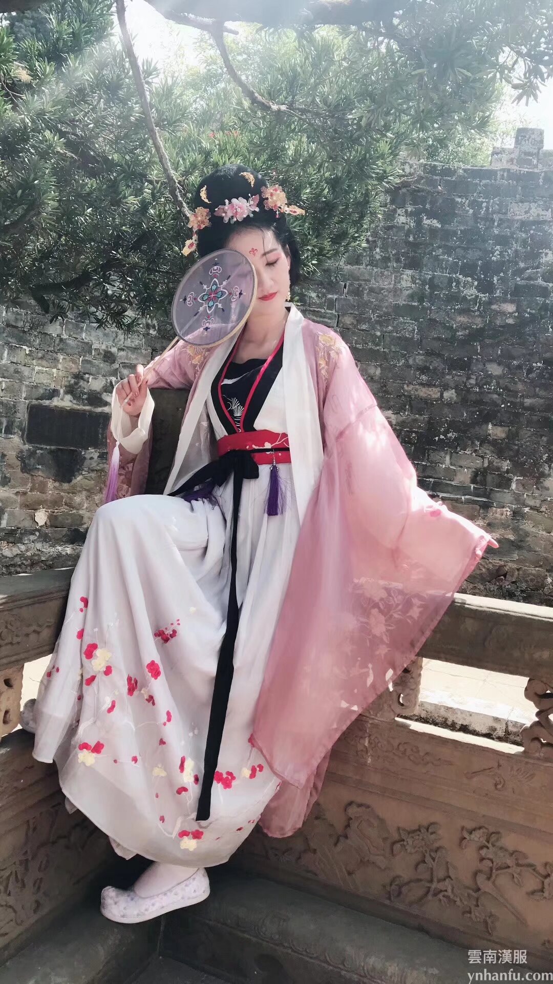 雲南漢服 3月23日花朝節 報名 外部人員掃碼入群做完整登記 活動早上11點 正式開始 參加祭祀的寶寶請九點半之前到場 內部人員通過內部通道報名 入場需提供登記後生成的Sid碼