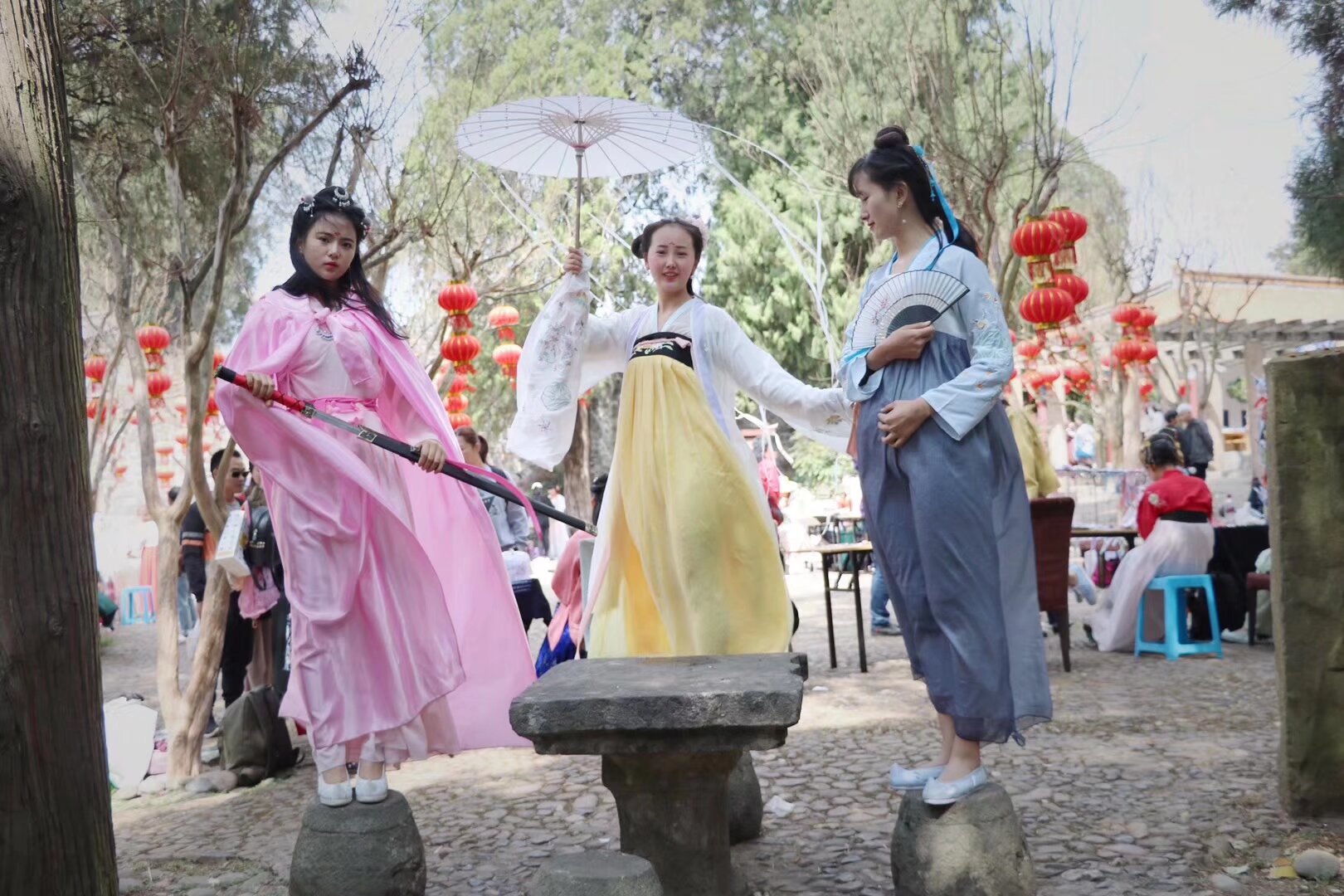 雲南漢服 3月23日花朝節 報名 外部人員掃碼入群做完整登記 活動早上11點 正式開始 參加祭祀的寶寶請九點半之前到場 內部人員通過內部通道報名 入場需提供登記後生成的Sid碼
