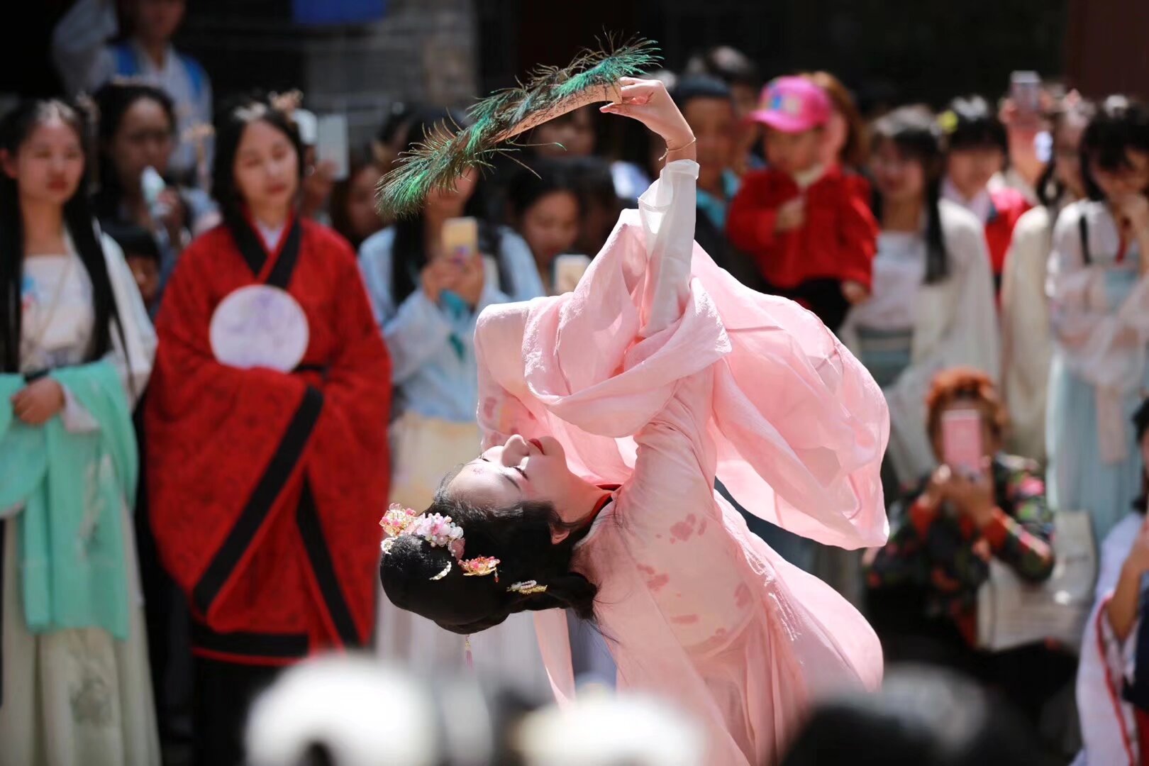 雲南漢服 昆明電視台 曇花寺牡丹節 1月22日春祭 報名 掃碼入群 （社團成員通過內部通道報名）