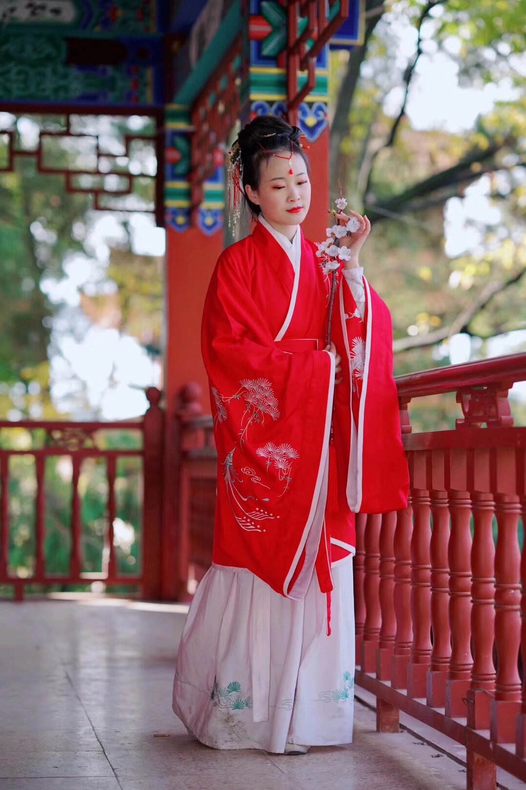 今晚播出  昆明四台 盛世典藏 汉服 16日晚 九点 昆明电视台大觀 講堂 《漢服兴起及其文化社会意义》众爱卿 準備观看