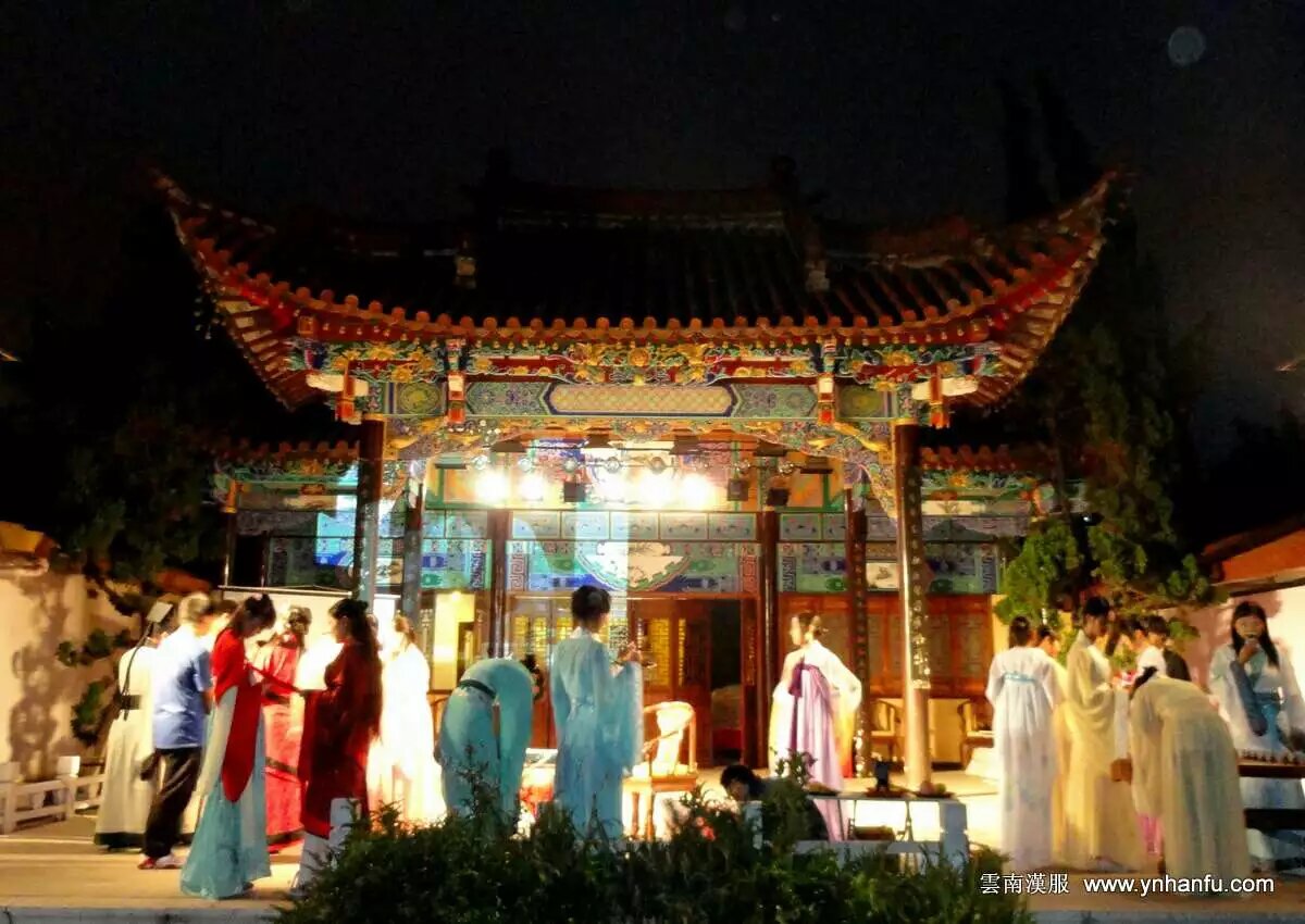 雲南漢服 2016年 中秋文化節   9月15日  晚 19點 黑龍潭公園 協會成員 下午四點集合 各分會請自備部分水果 賞月點心 社團約提供 10公斤花生 10公斤板栗 20公斤水果 大量月餅 80個座席 聯繫電話 微信15887217778