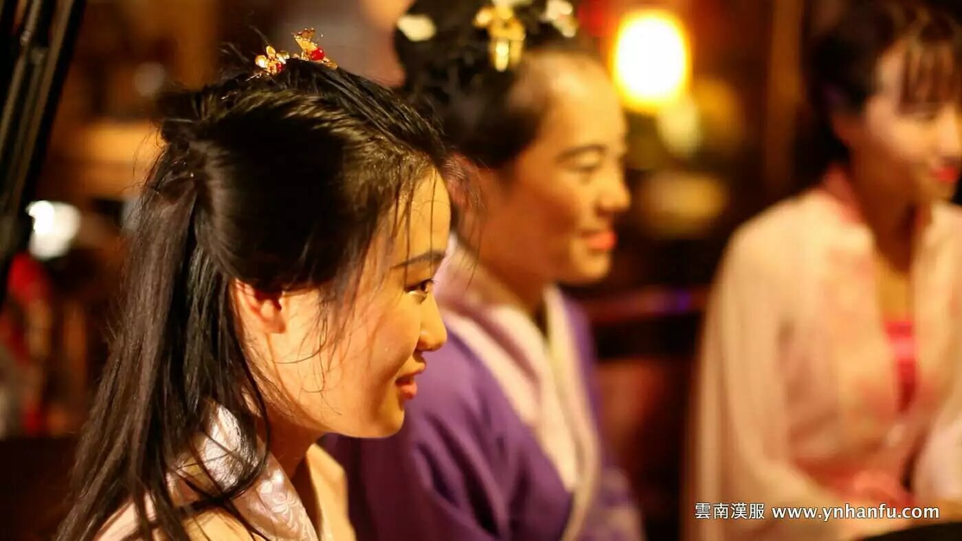 雲南漢服 2016年 中秋文化節   9月15日  晚 19點 黑龍潭公園 協會成員 下午四點集合 各分會請自備部分水果 賞月點心 社團約提供 10公斤花生 10公斤板栗 20公斤水果 大量月餅 80個座席 聯繫電話 微信15887217778