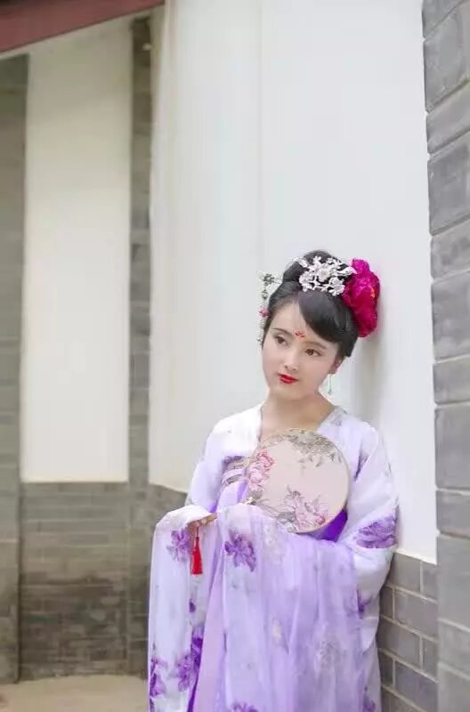雲南漢服 搜狐 華潤 2016漢服攝影比賽頒獎 2016年七月九日 星期六 下午二點 在瀑布公園 舉行頒獎儀式 請獲獎人員屆時參與領取獎狀 獎金 獎杯 歡迎各界人士圍觀 拍照 轉發 聯繫電話/微信 15887217778 位置看定位