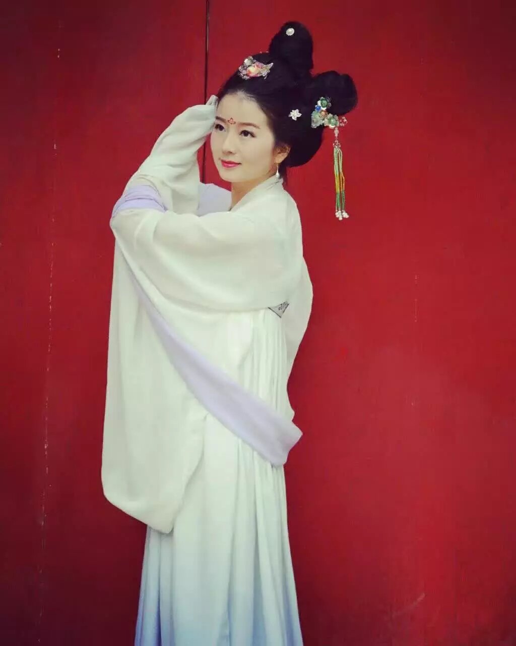 雲南漢服 搜狐 華潤 2016漢服攝影比賽頒獎 2016年七月九日 星期六 下午二點 在瀑布公園 舉行頒獎儀式 請獲獎人員屆時參與領取獎狀 獎金 獎杯 歡迎各界人士圍觀 拍照 轉發 聯繫電話/微信 15887217778 位置看定位