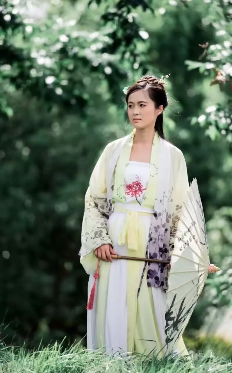 雲南漢服 搜狐 華潤 2016漢服攝影比賽頒獎 2016年七月九日 星期六 下午二點 在瀑布公園 舉行頒獎儀式 請獲獎人員屆時參與領取獎狀 獎金 獎杯 歡迎各界人士圍觀 拍照 轉發 聯繫電話/微信 15887217778 位置看定位