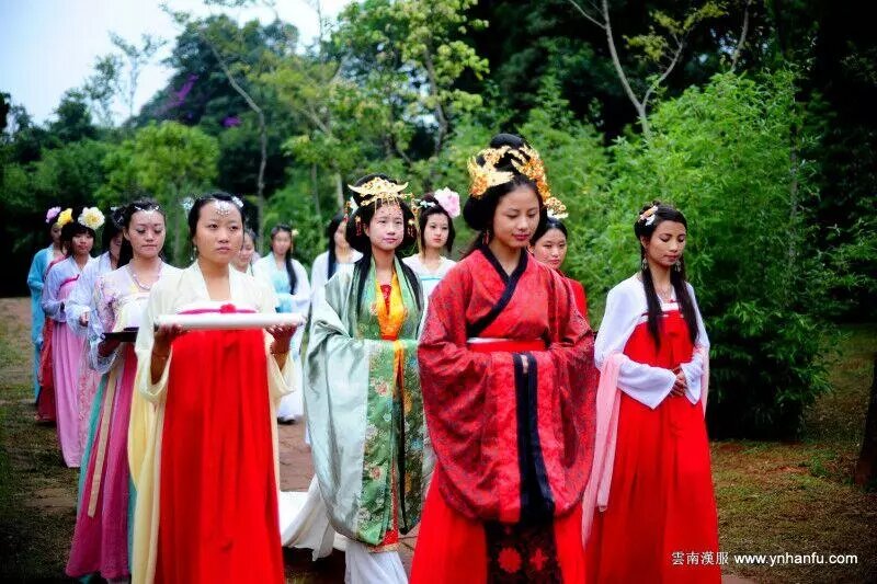云南汉服 中秋文化节 2014年9月8日 官渡古镇 汉服巡游 祭月 灯会 报名电话 18687196991 QQ 860091991 wechat fireparty 报名需要提供名字电话人数 各分会按照分会报名