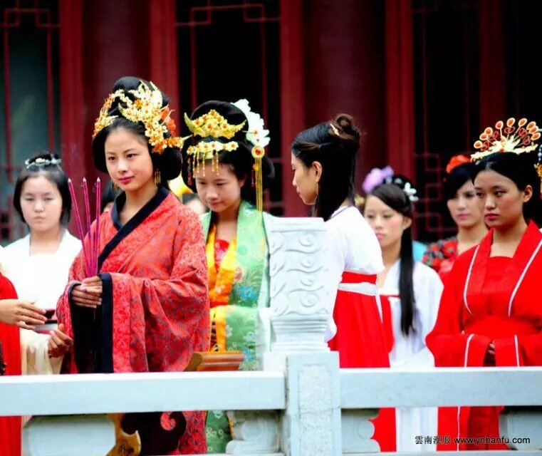 云南汉服 中秋文化节 2014年9月8日 官渡古镇 汉服巡游 祭月 灯会 报名电话 18687196991 QQ 860091991 wechat fireparty 报名需要提供名字电话人数 各分会按照分会报名