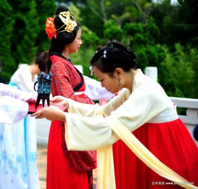 云南汉服 中秋文化节 2014年9月8日 官渡古镇 汉服巡游 祭月 灯会 报名电话 18687196991 QQ 860091991 wechat fireparty 报名需要提供名字电话人数 各分会按照分会报名
