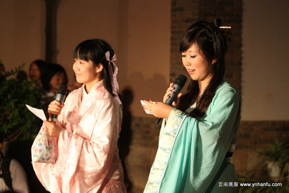 雲南漢服七夕文化節   翠湖 拾翠 8月2日 晚7点 到 9点  报名 报名 各类有才艺的人才快报名，报名电话 18687196991 QQ 860091991 
七夕活動照片 
2012
http://url.cn/KCt52z 
2013
http://url.cn/NMzCvA
2010
http://url.cn/RYjSiw
2011
http://url.cn/NuauIx
2009
http://url.cn/PRMAlY
2008
http://url.cn/OqTVfe
2007
http://url.cn/OifKYh