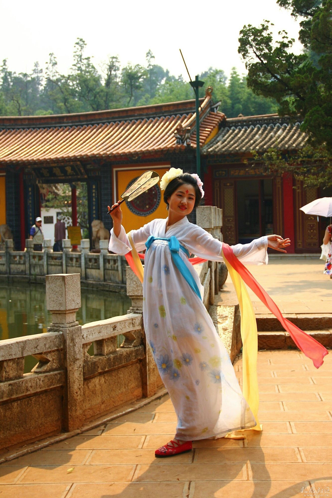 昆明龍潭麗人漢服美女評選大賽 投票地址1 http://t.cn/RvSHBul 選手#寸心#  新聞http://t.cn/RvNBuLV 