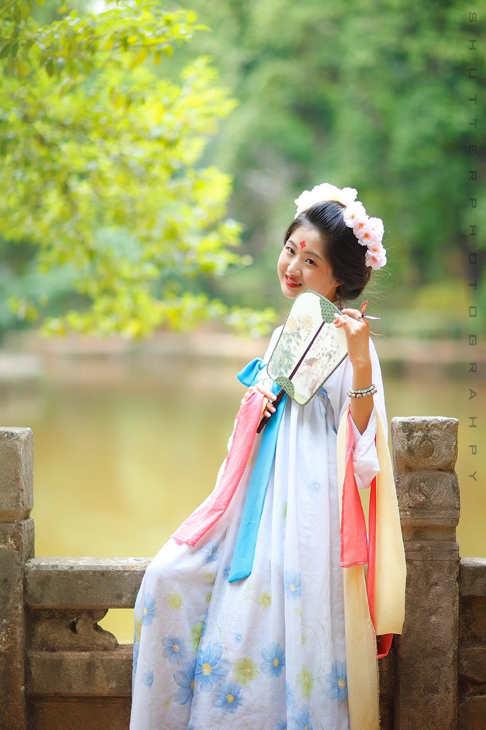 昆明龍潭麗人漢服美女評選大賽 投票地址1 http://t.cn/RvSHBul 選手#寸心#  新聞http://t.cn/RvNBuLV 