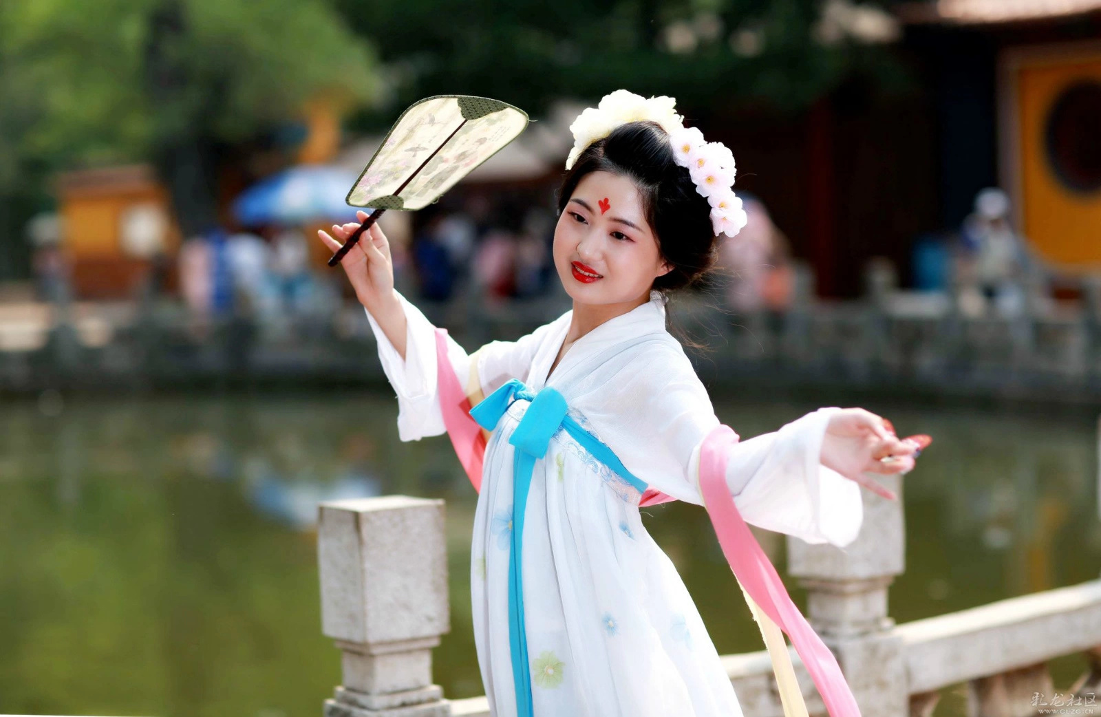 昆明龍潭麗人漢服美女評選大賽 投票地址1 http://t.cn/RvSHBul 選手#寸心#  新聞http://t.cn/RvNBuLV 