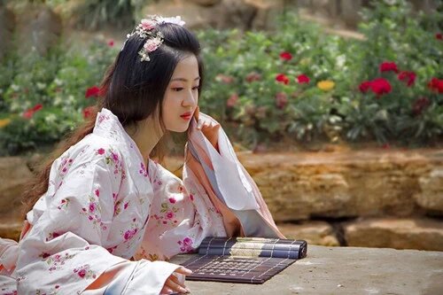 昆明龍潭麗人漢服美女評選大賽 投票地址1 http://t.cn/RvSHBul 選手#寸心#  新聞http://t.cn/RvNBuLV 