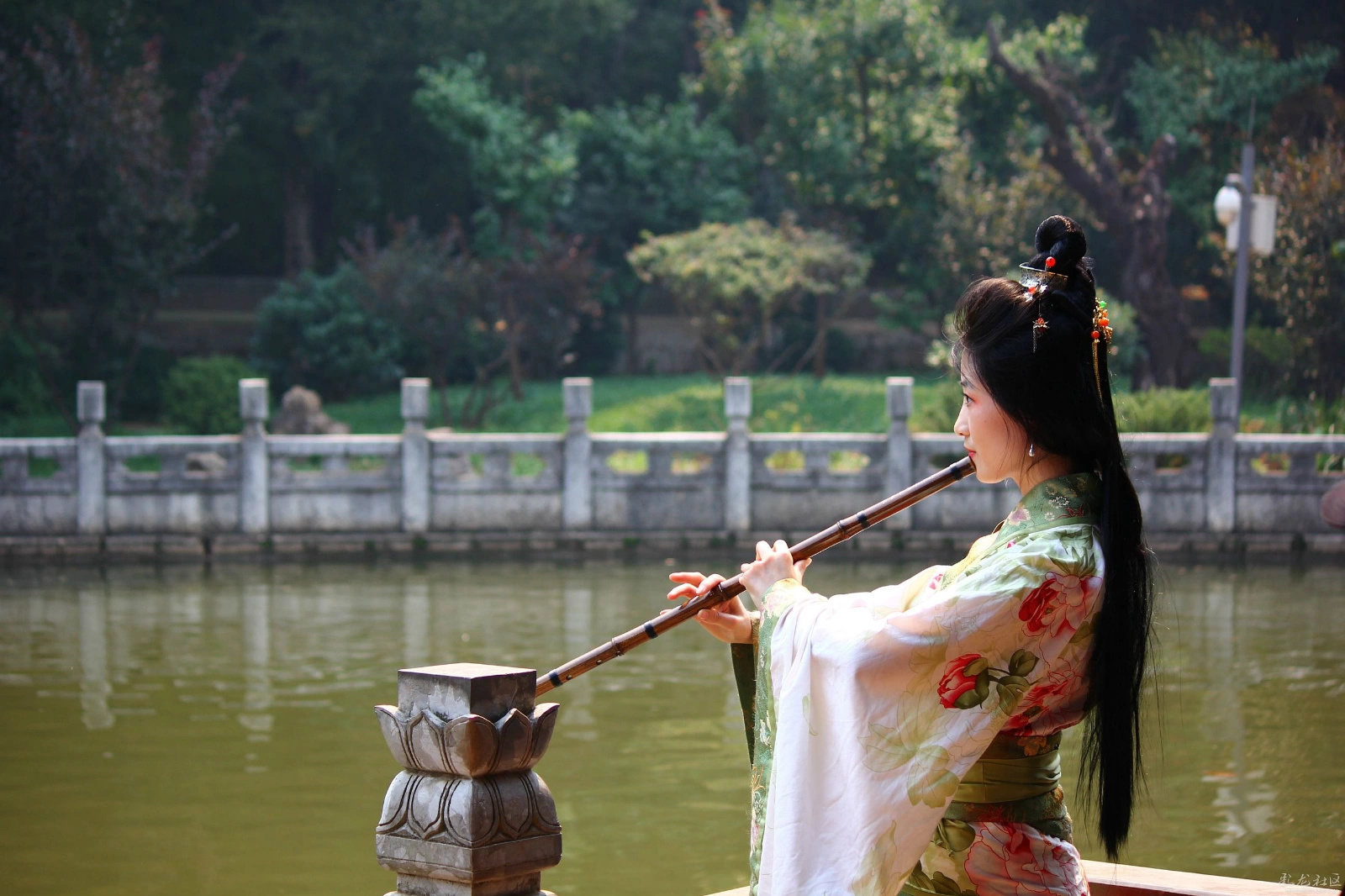 把你们带来参加 汉服美女选美比赛的朋友的名字和头像给我一个，现在最后全部确认中。。。。。