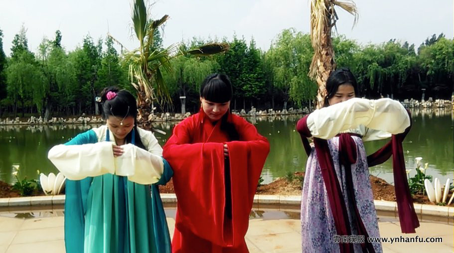 各個大學分會，及各地社團 參加2014年4月漢服巡禮的 請拍一段視頻 介紹自己的社團，內容為 介紹自己的社團及情況 用手機拍攝就可以，拍完以後把視頻發送給我們 12號 昆工開場的時候會播放各個社團的介紹及祝賀 