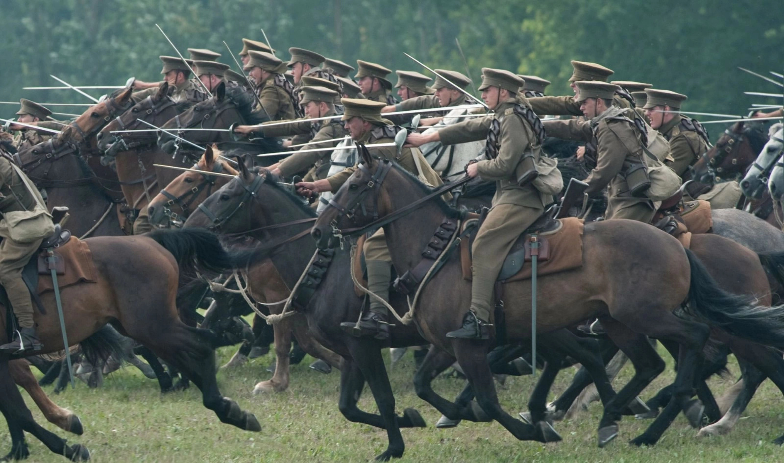 01776_war-horse-movie-image-calvary-charge